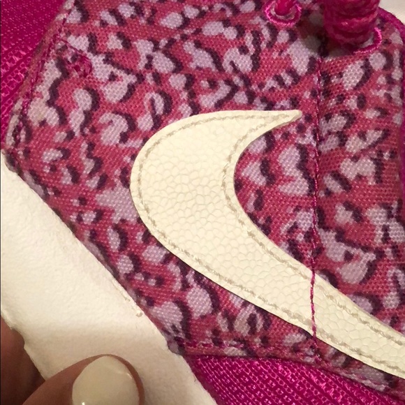 NIKE bright pink roshe with cheetah print! - Picture 2 of 8